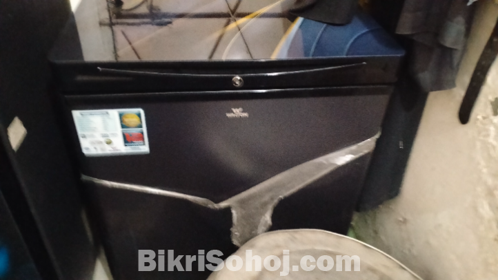 Walton deep freezer